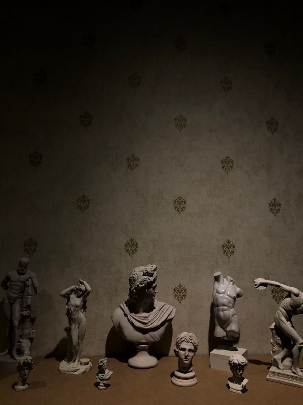 Gallery sculpture by t. on Pexels