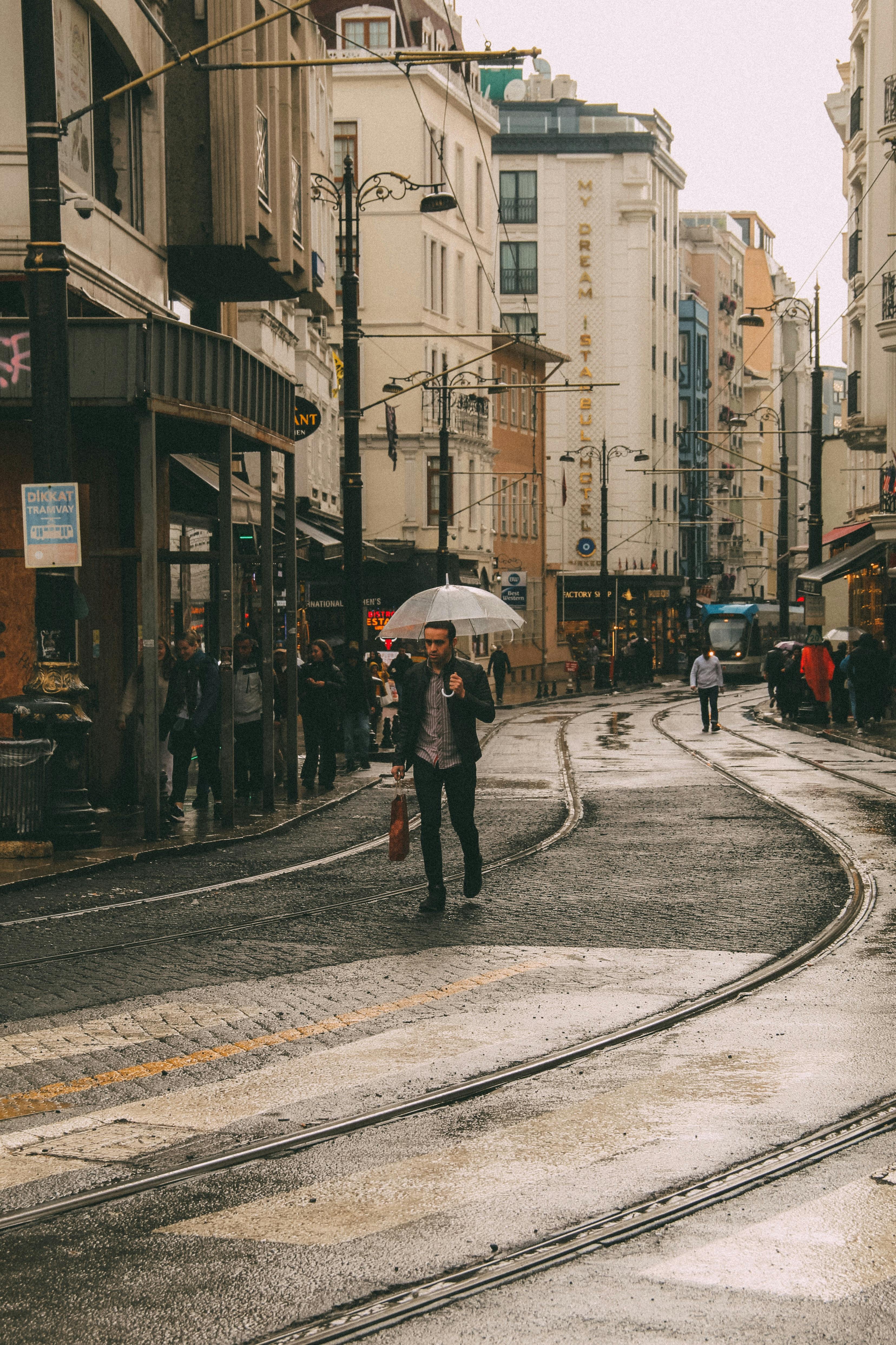 People Crossing A Crossroad On A Rainy Day In Tokyo, Japan, Stock Photo,  Picture And Royalty Free Image. Pic. ALF-133201605