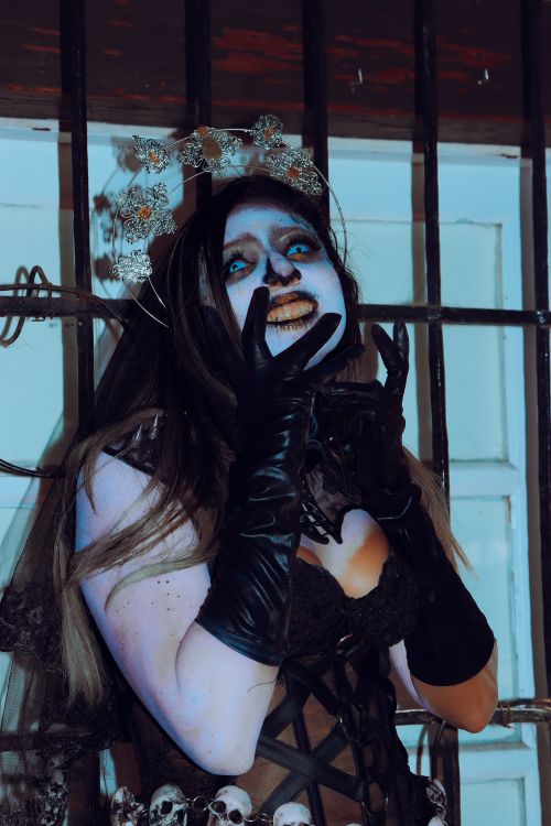 Free Spooky portrait of a woman in gothic costume with eerie makeup and tiara, perfect for Halloween themes. Stock Photo