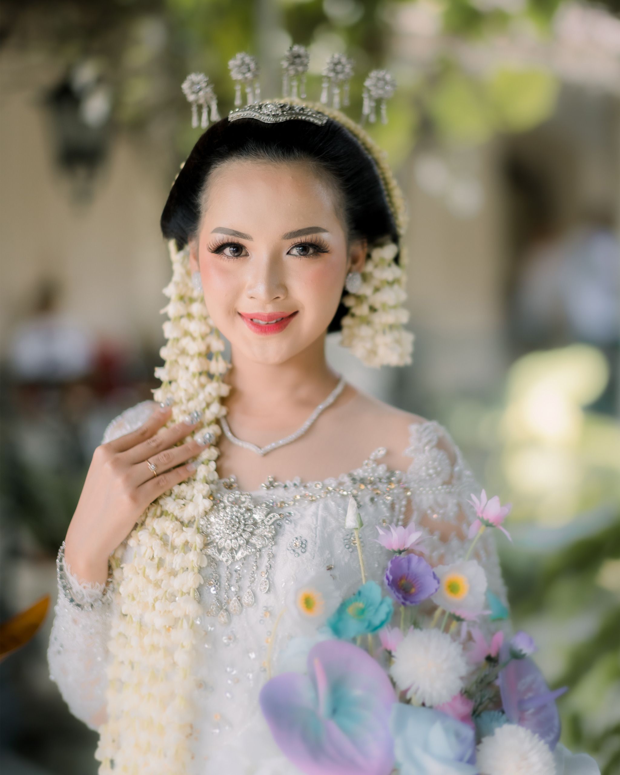 Woman in Traditional Javanese Wedding Dress · Free Stock Photo