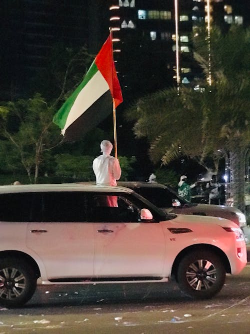 Kostenloses Stock Foto zu abu dhabi, arabischer mann, flagge