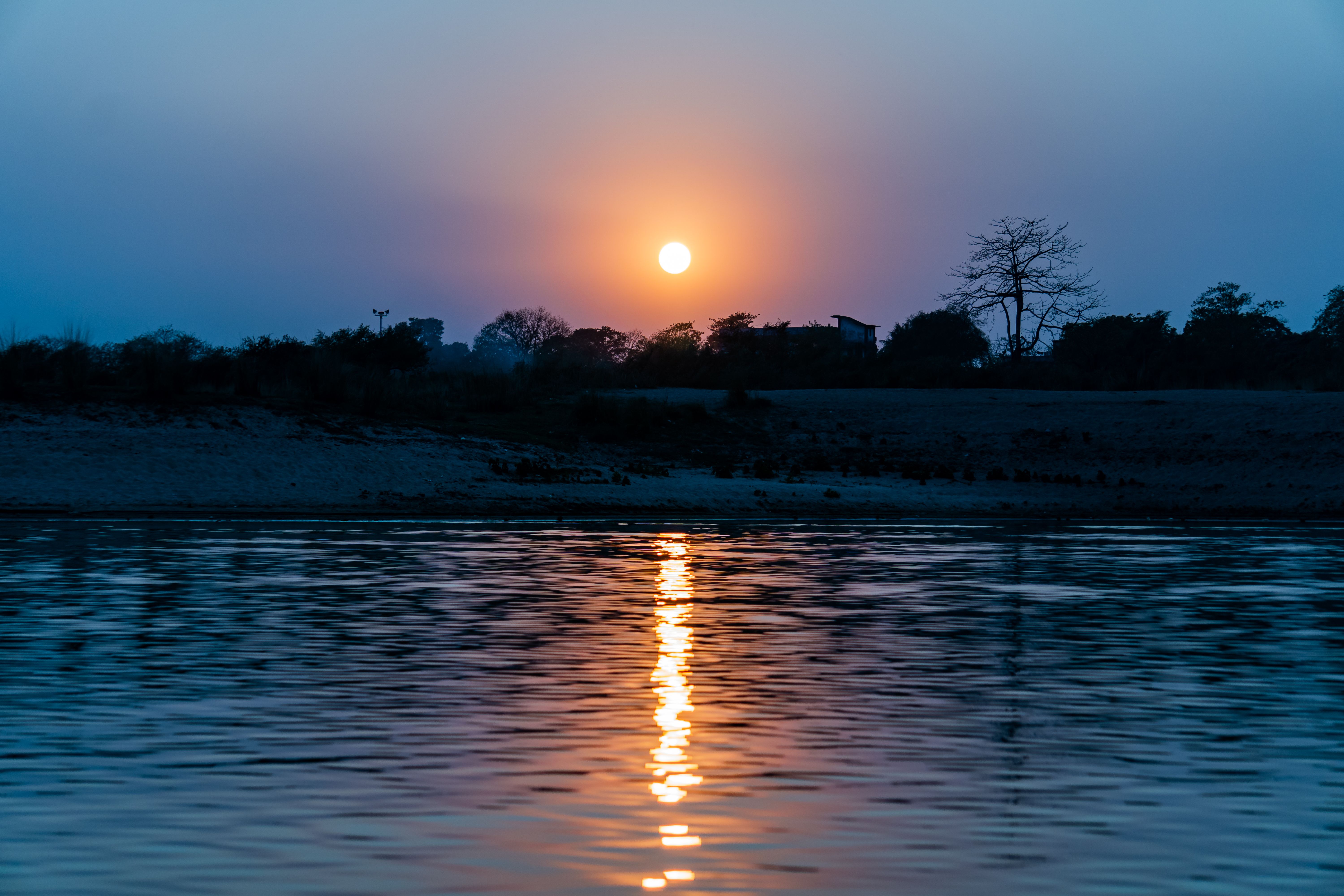 Sunset over the river in the middle of the night · Free Stock Photo