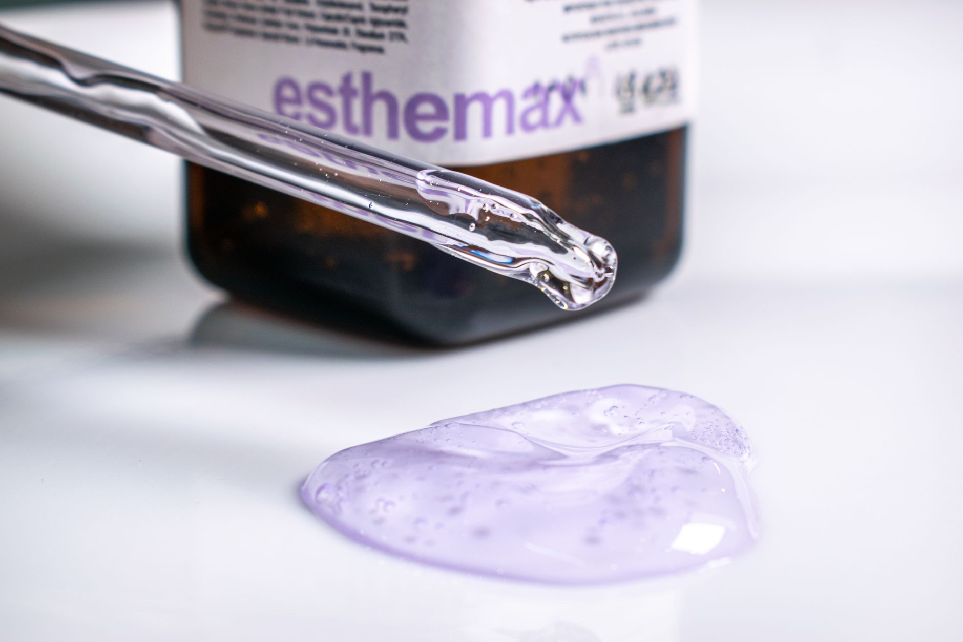 Infographic showing various skincare ingredients, with a focus on peptides and their benefits