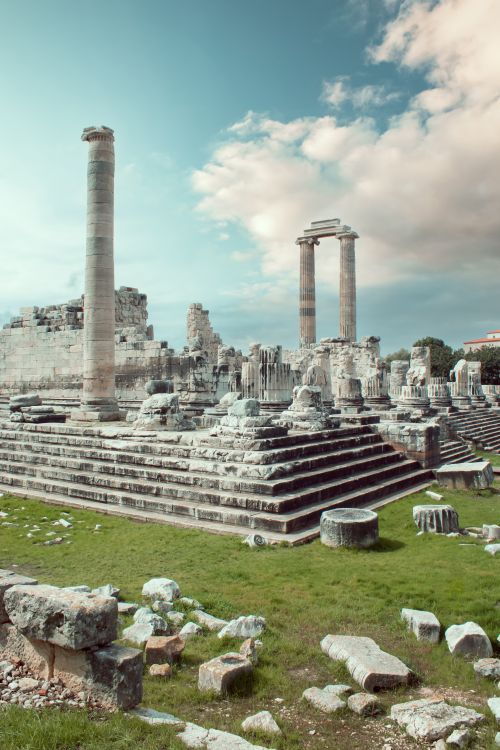Free Explore the ancient ruins of the Temple of Apollo in Izmir, Türkiye against a serene blue sky. Stock Photo
