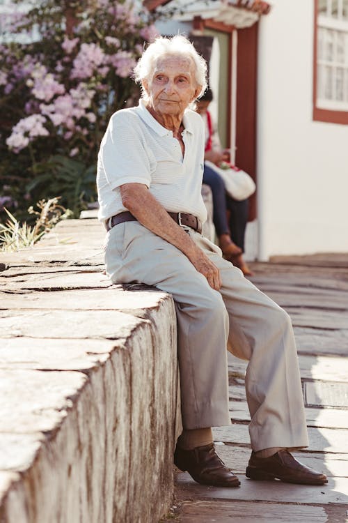 Fotos de stock gratuitas de anciano, hombre, muro