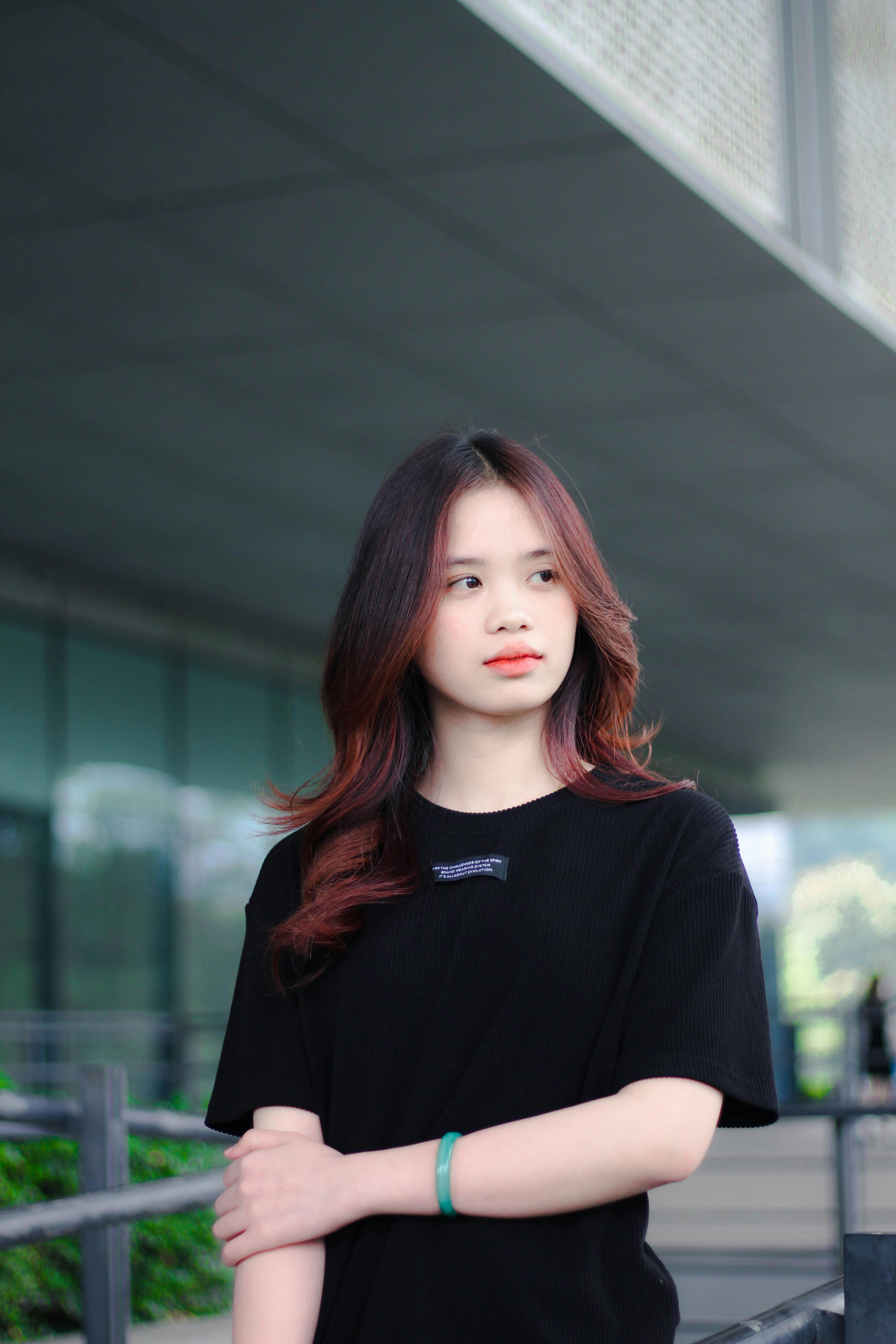 Ilmainen kuvapankkikuva tunnisteilla arkkitehtuuri, brunette, candid-kuva Kuvapankkikuva