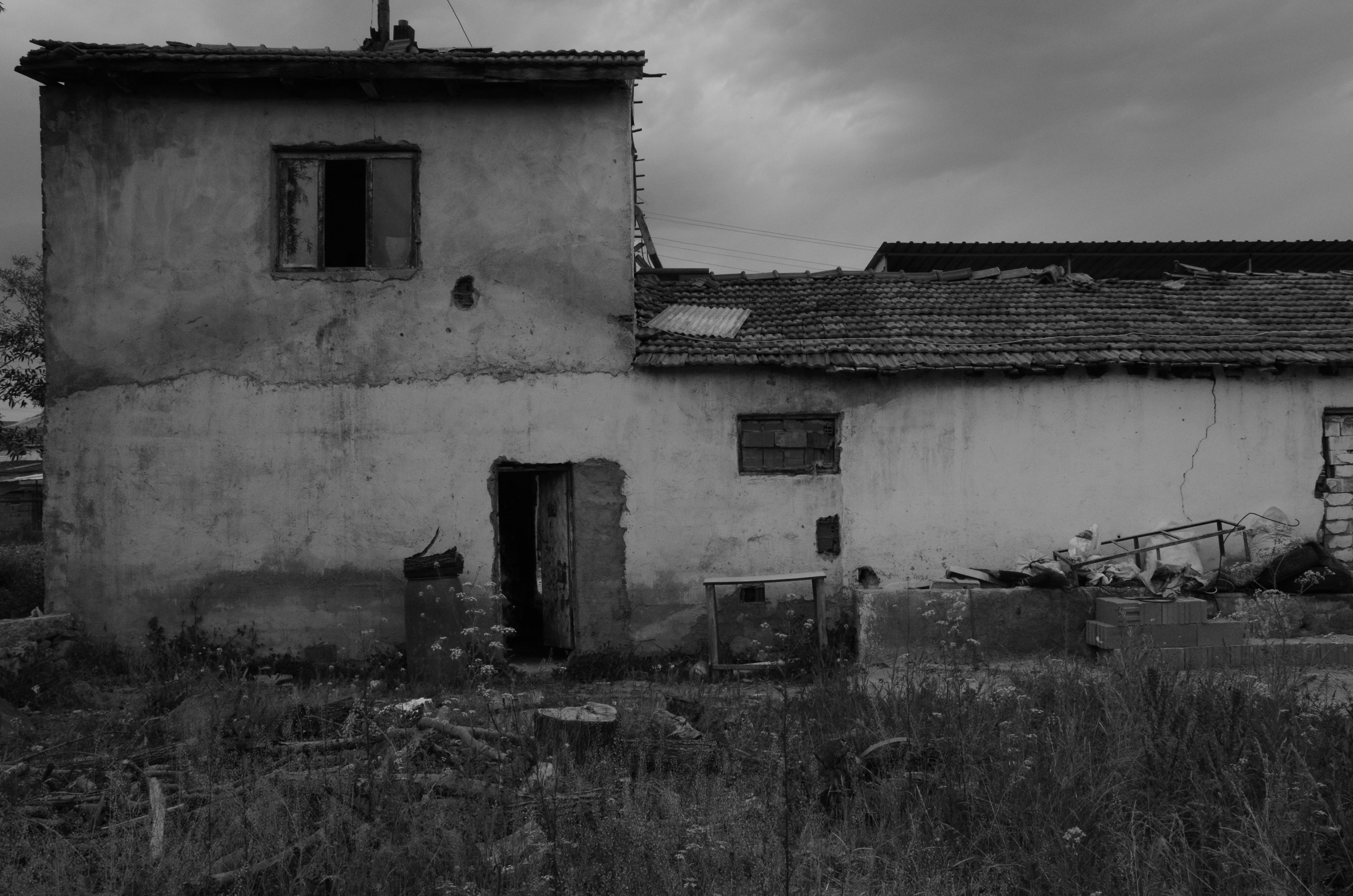 Decaying Farm Building · Free Stock Photo