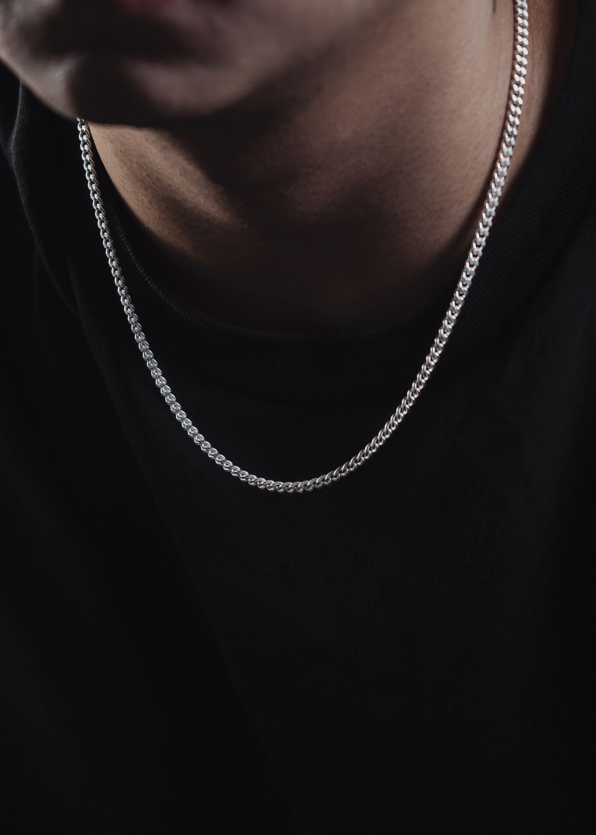 Jewelry trong streetwear nam: chain, ring, earring