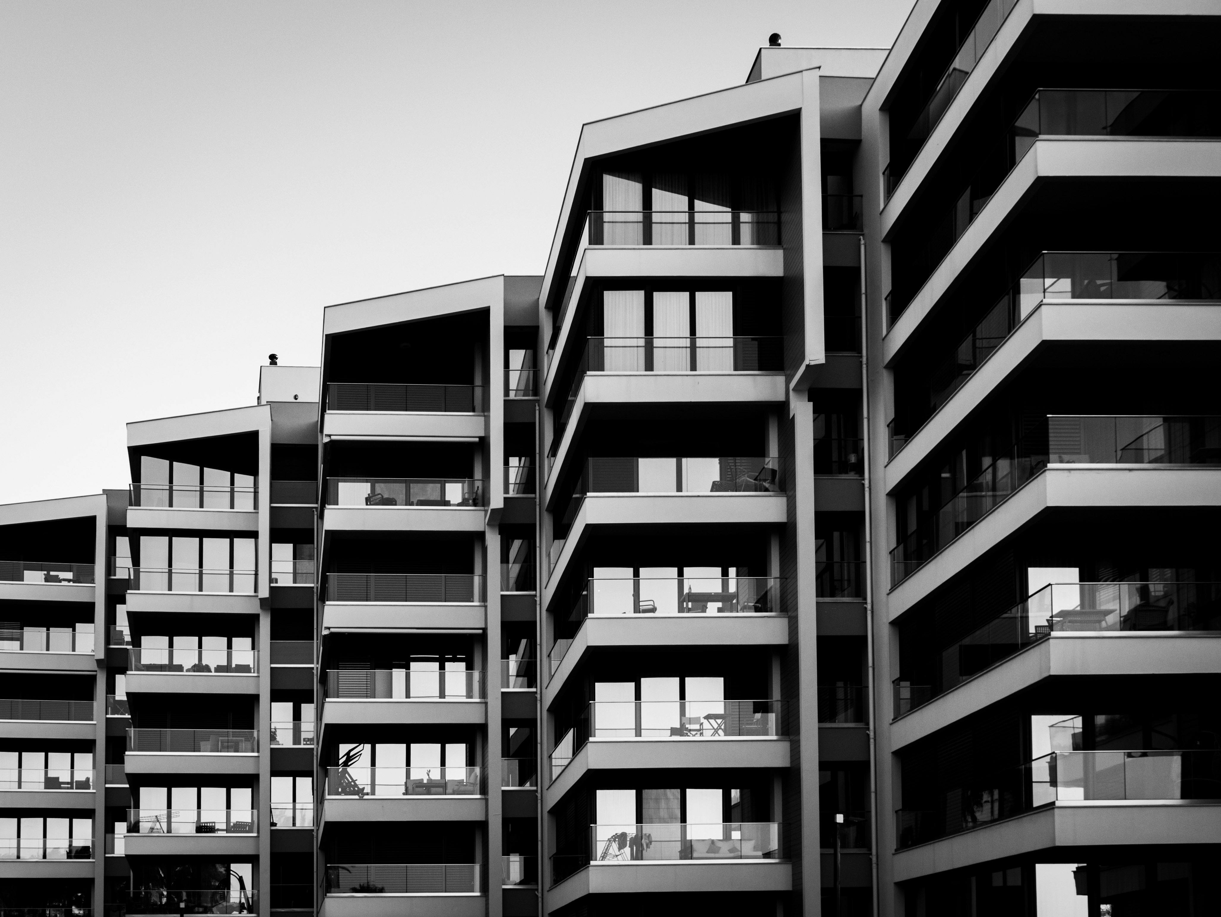 Brown Concrete Building · Free Stock Photo