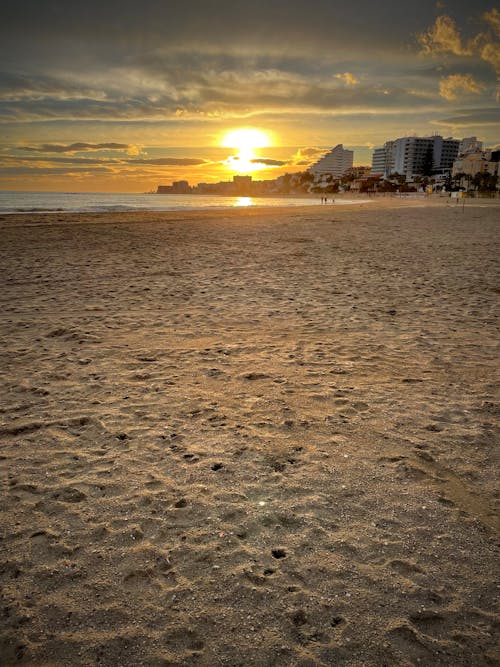 Kostnadsfri bild av gyllene solnedgång, sol ner, strand sand