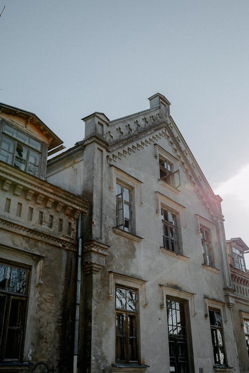 Gratis stockfoto met achtergelaten, buitenkant van het gebouw, gebroken ramen