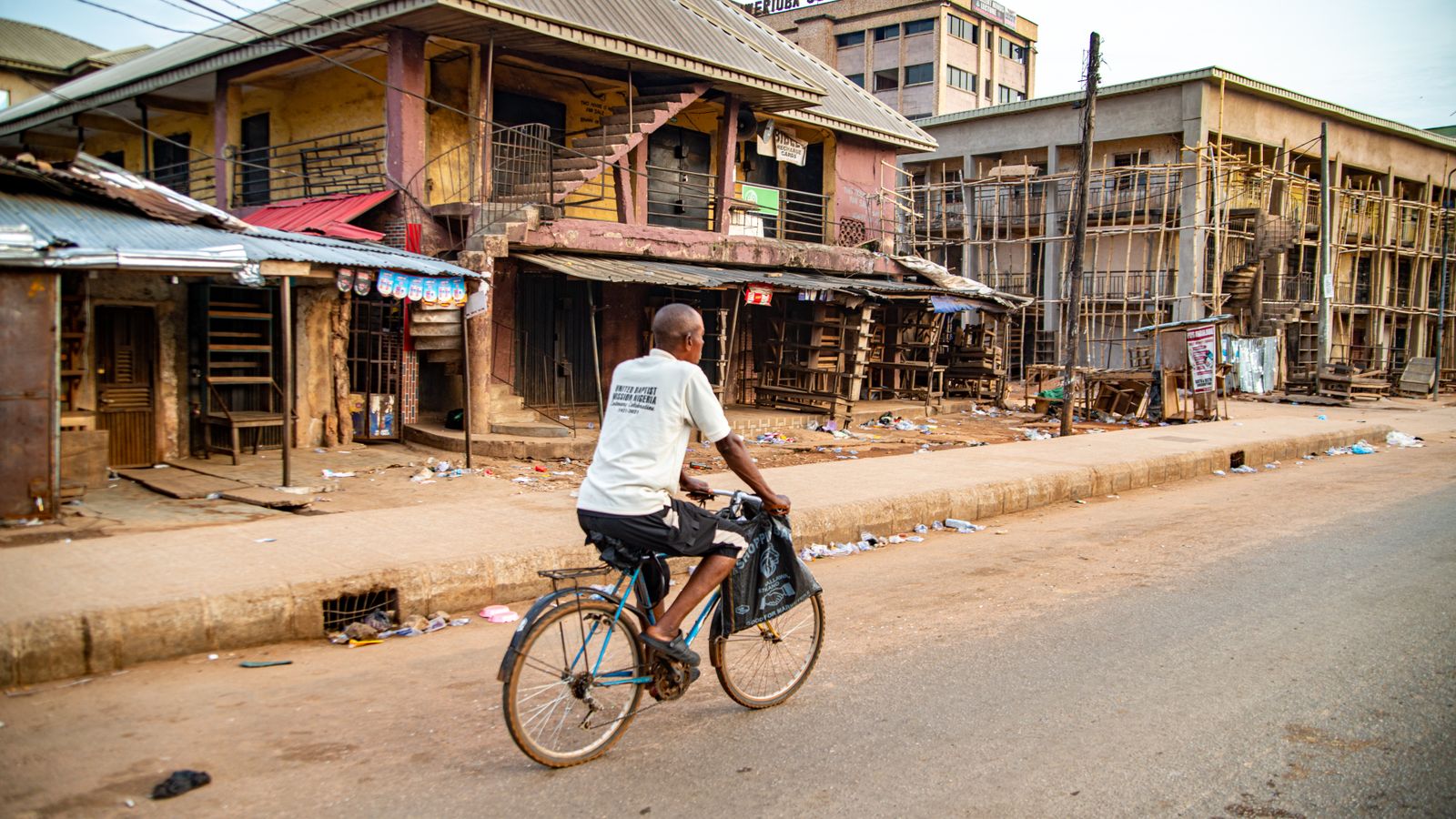 Cyclist passing by aiwerioba oguigo mansion shopping mall in benin city nigeria, South Sudan