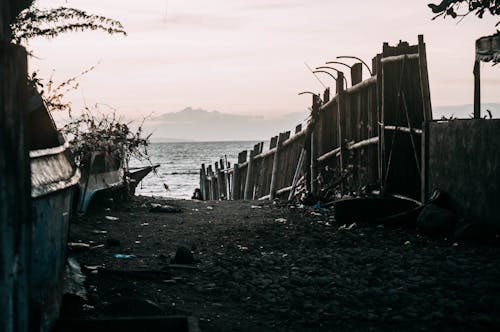 Δωρεάν στοκ φωτογραφιών με ασπρόμαυρο, θάλασσα, μονοπάτι