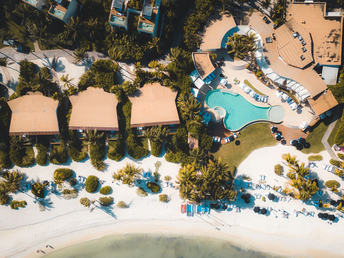 Vista aérea de un resort frente al mar en Playa del Carmen