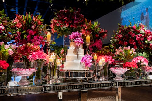 Foto profissional grátis de bolo, celebração, flores
