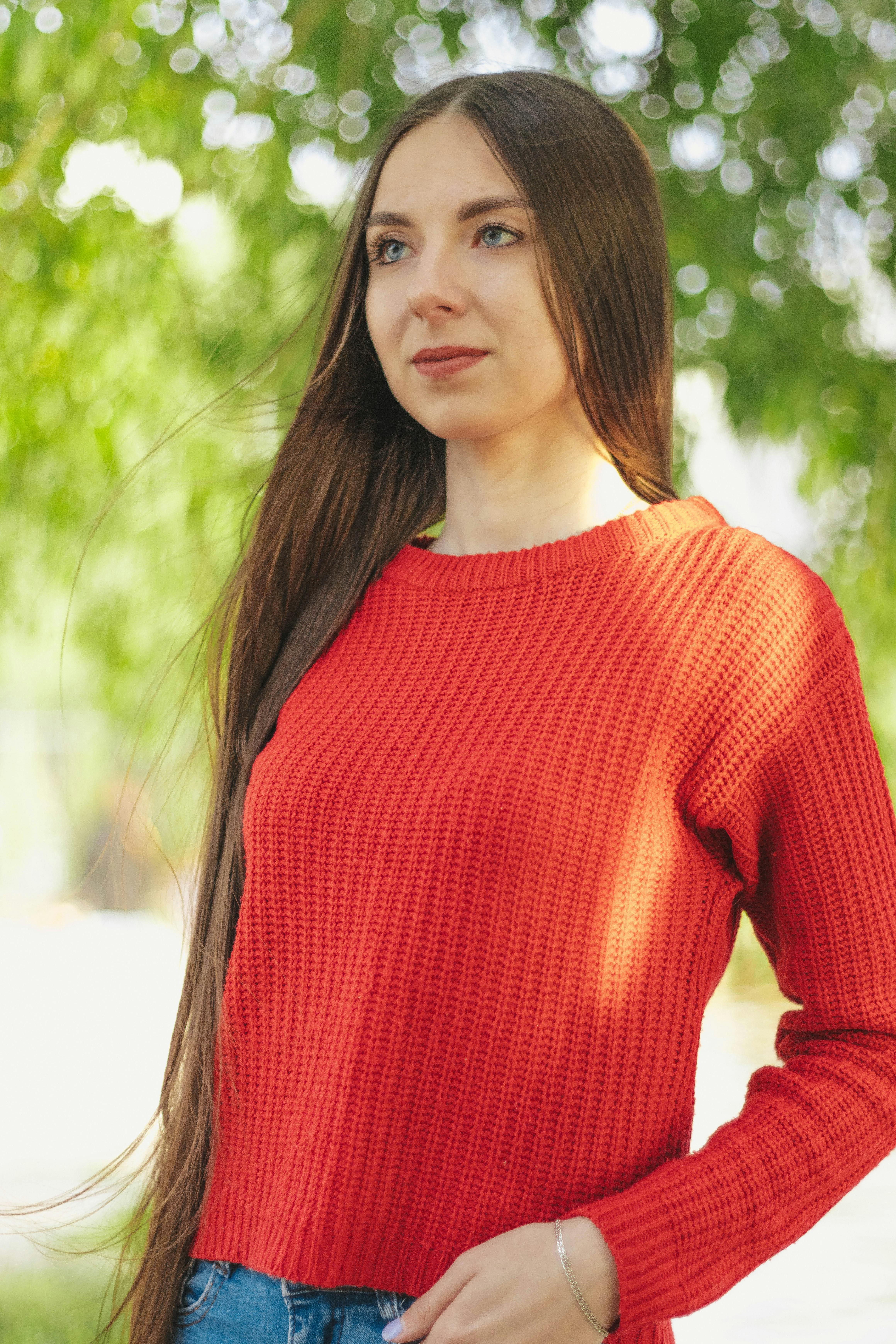 Sitting pose outdoor | Outdoor photoshoot, Fancy blouse designs, Sitting  poses