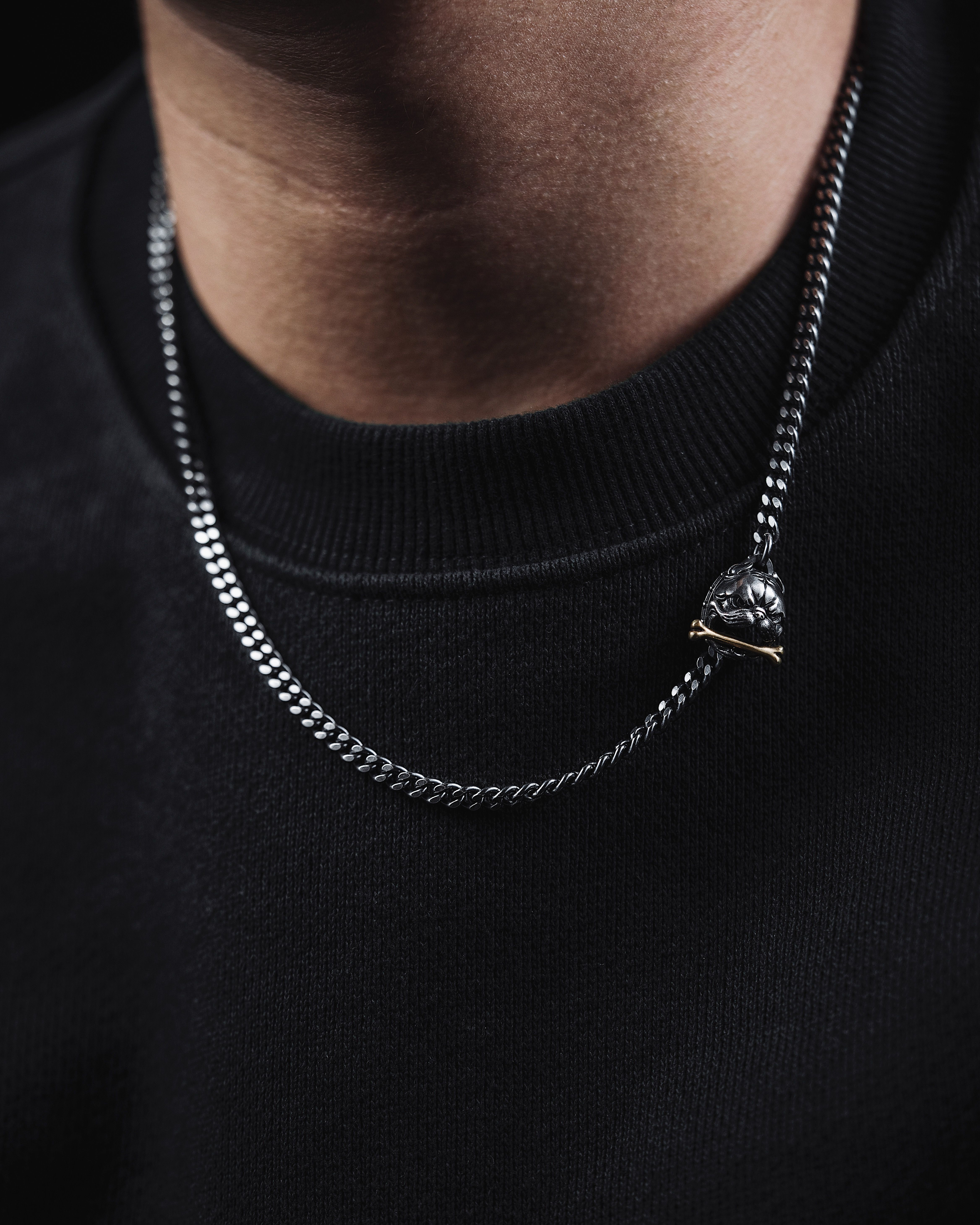 Kalung Simpel: Elegan dalam Kesederhanaan