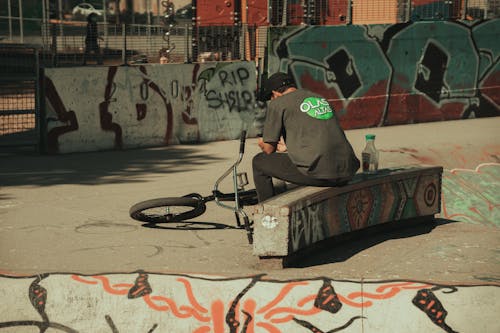 Бесплатное стоковое фото с bmx велосипед, активный отдых, вид сзади