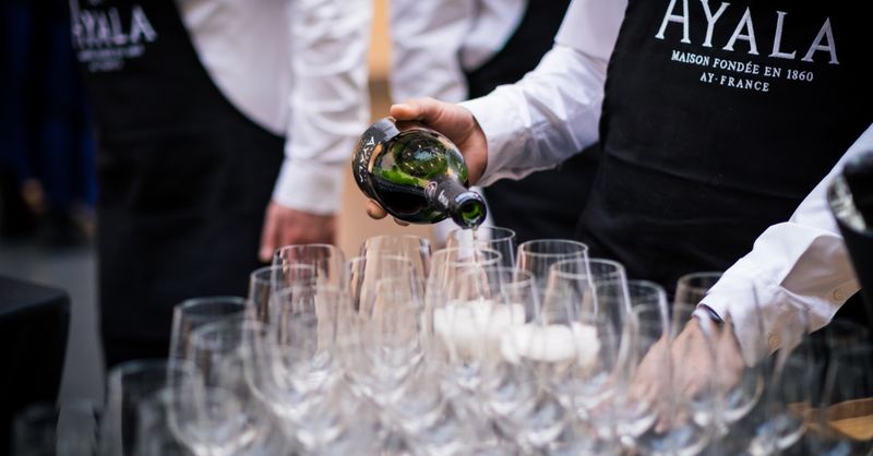 Verres blanchis au lave-vaisselle : calcaire ou verre abîmé ?