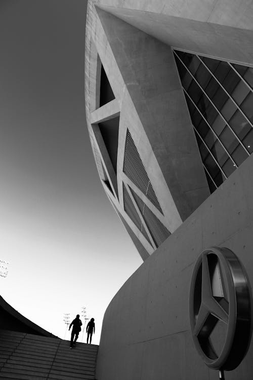 Darmowe zdjęcie z galerii z budynek od zewnątrz, czarno-biały, fasada
