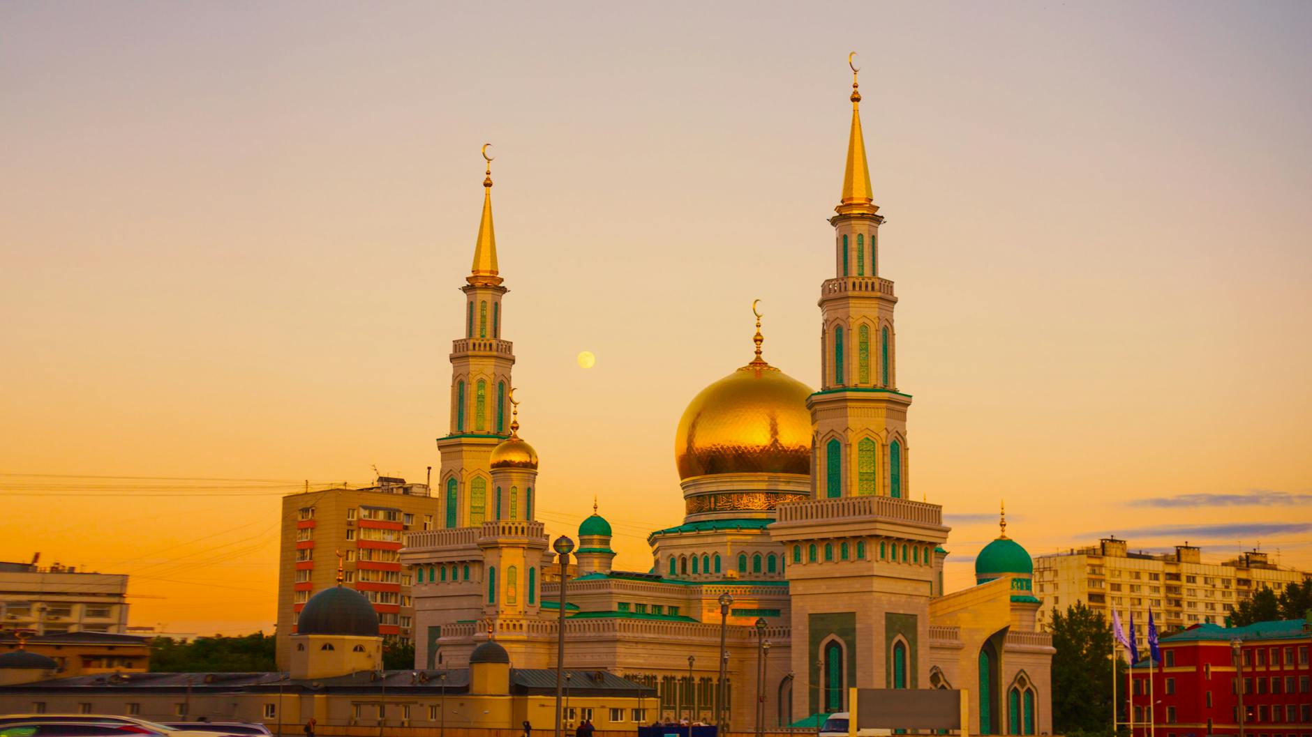 صور مساجد من حول العالم Moscow-cathedral-mosque-prospekt-mira-ramadan-sky-161276