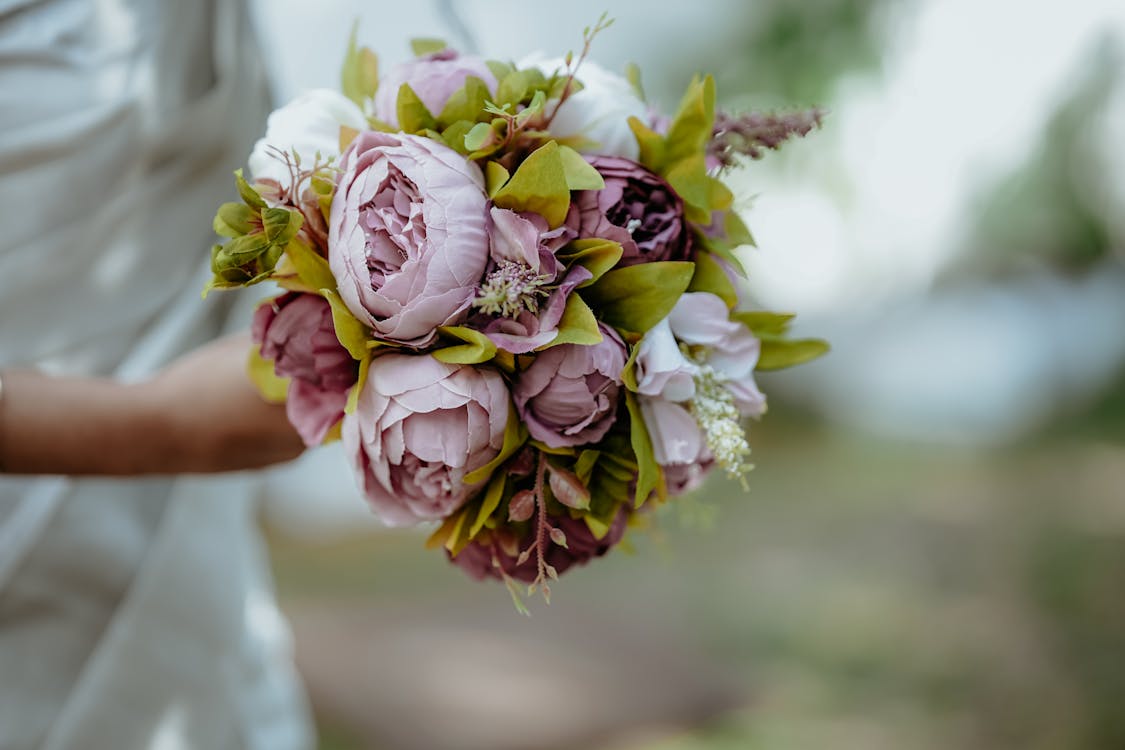 Foto stok gratis buket, fotografi pernikahan, gaun pengantin