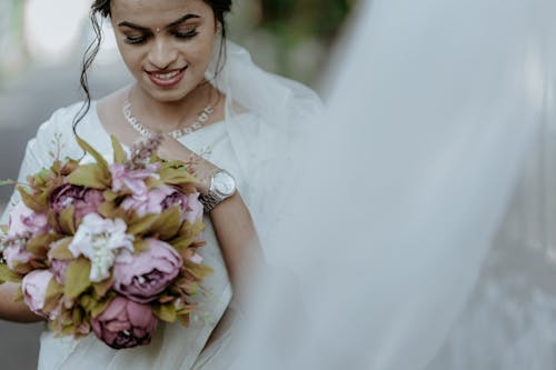 Безкоштовне стокове фото на тему «букет, весілля, весільна сукня»