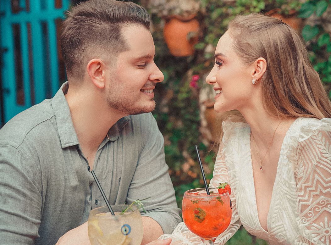 Online dating: starting a conversation on a niche platform