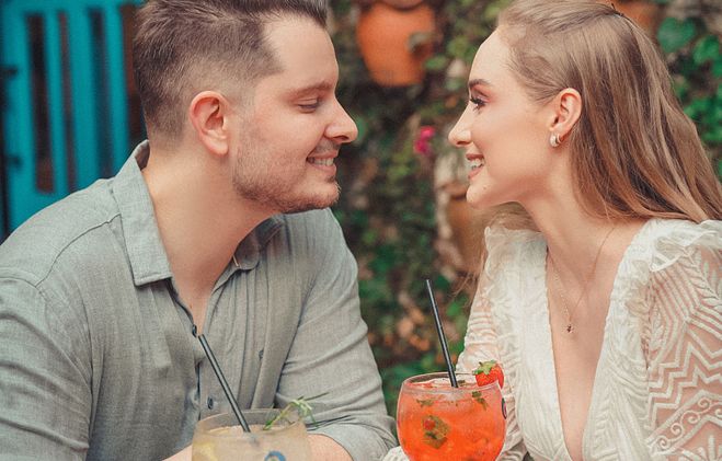 Online dating: starting a conversation on a niche platform