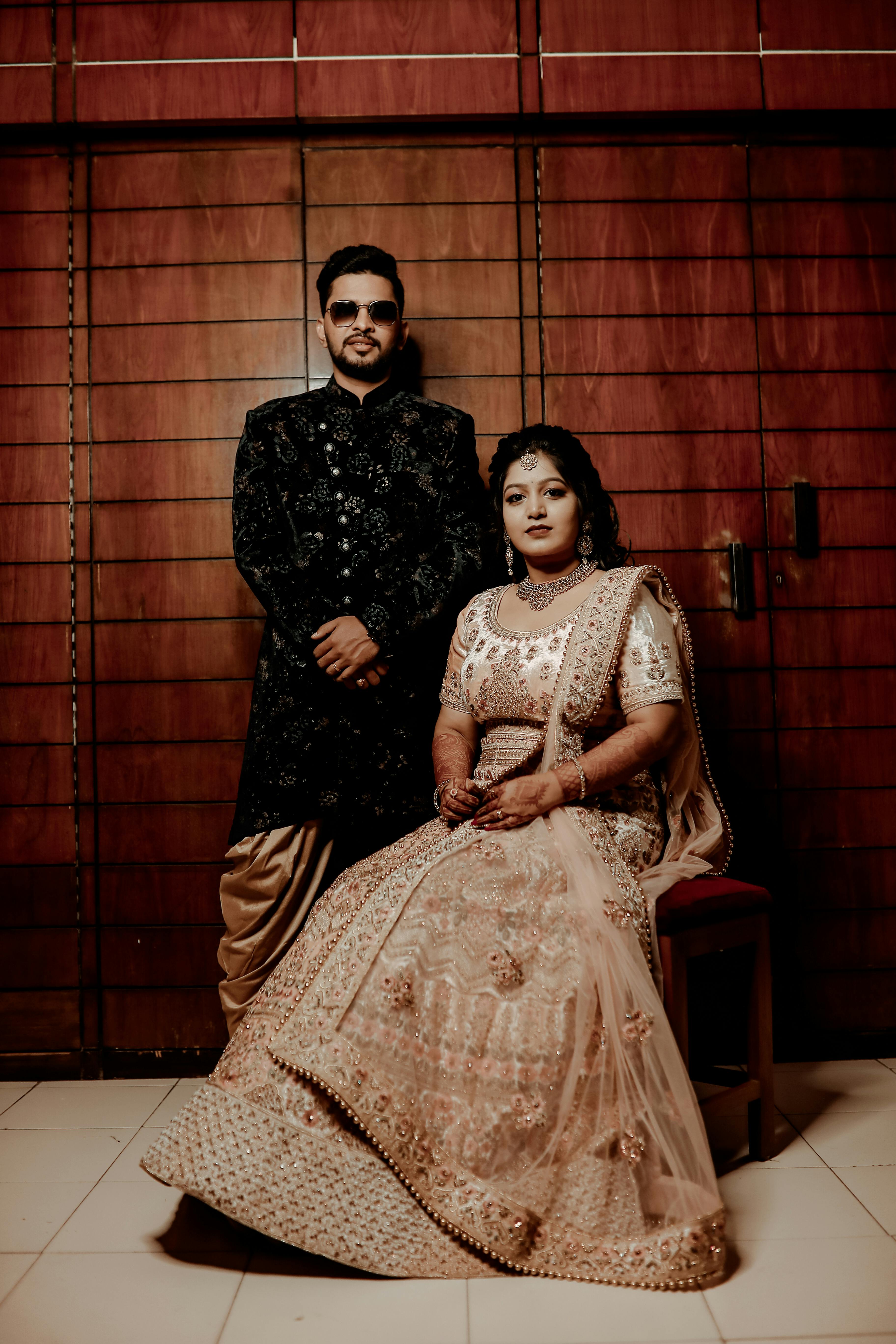 71+ Latest Outdoor Photography Poses for Couples | WeddingBazaar