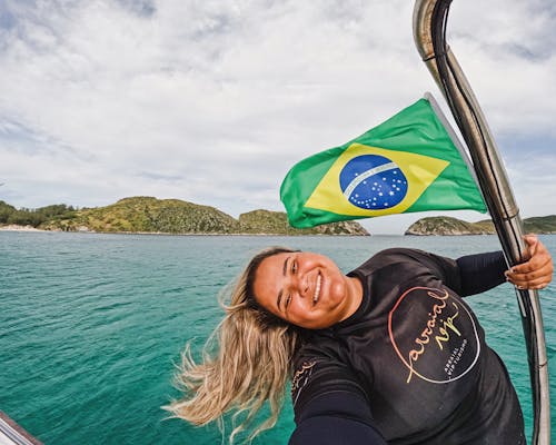 Foto profissional grátis de alegre, bandeira brasileira, barco