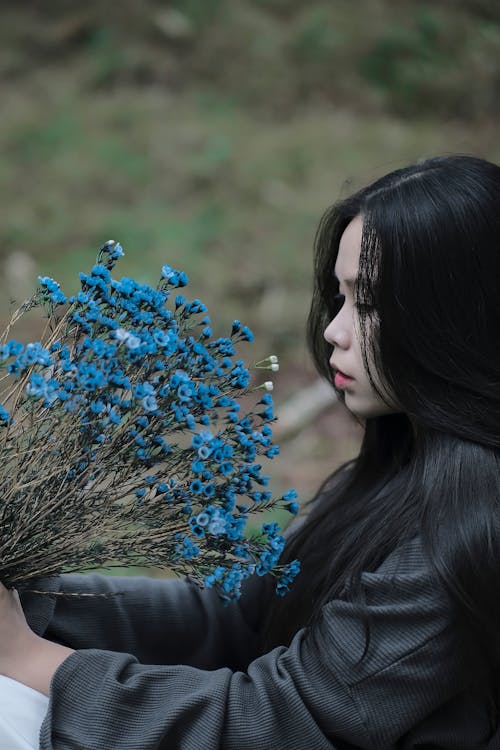 Foto profissional grátis de buquê, cabelo comprido, floração