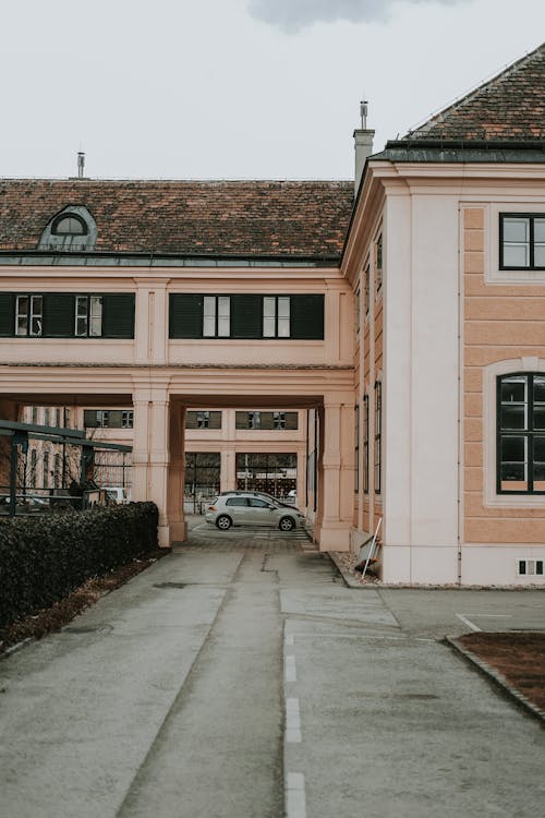 Foto profissional grátis de aparência, arquitetura tradicional, automóveis