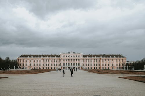 Schonbrunn Palace in Vienna 