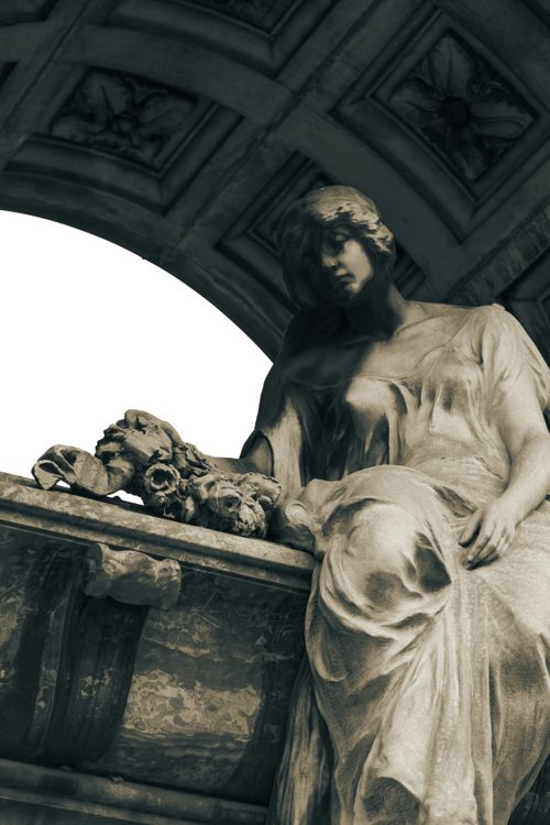 Free Sculpture of a woman in Recoleta Cemetery, Buenos Aires, showcasing intricate artistry. Stock Photo