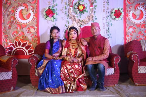 Free Bride and family in traditional attire during a vibrant South Asian wedding ceremony. Stock Photo