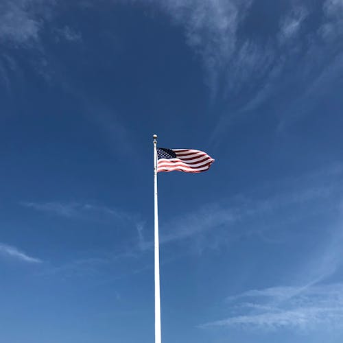 amerikan bayrağı, bayrak direği, bilgi sembolleri içeren Ücretsiz stok fotoğraf