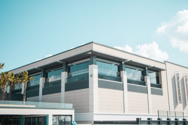 Plazas y Centros Comerciales