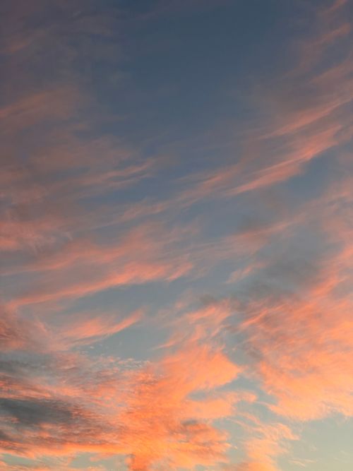 Free A stunning sunset with pink and orange clouds casting a serene glow. Stock Photo
