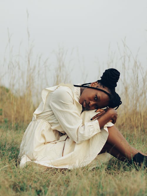 Gratis lagerfoto af afrikansk kvinde, bane, græs