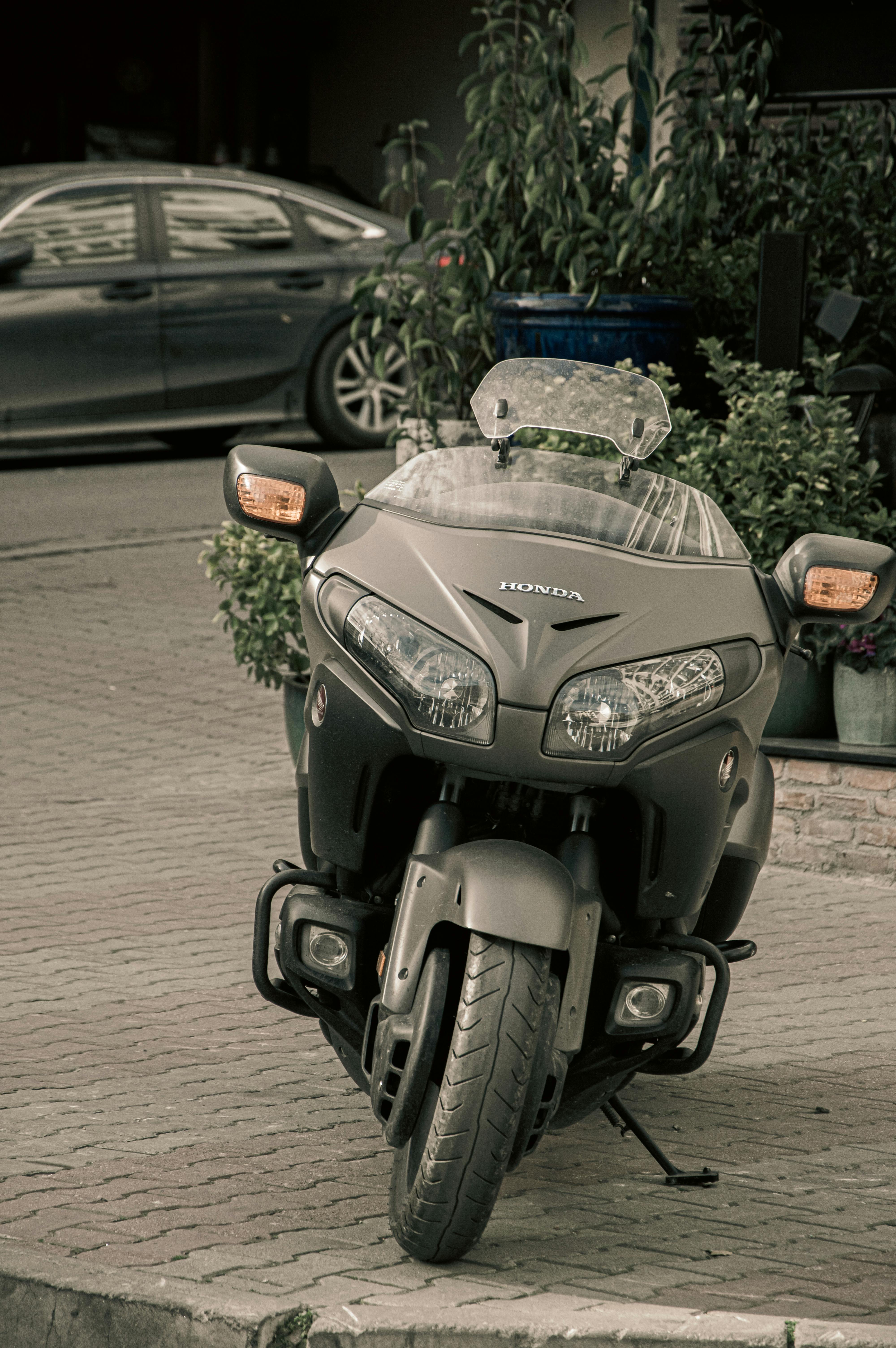 Honda motorcycle for sale in Hạ Long, Vietnam: Legal Guide, Costs, and Buyer Considerations