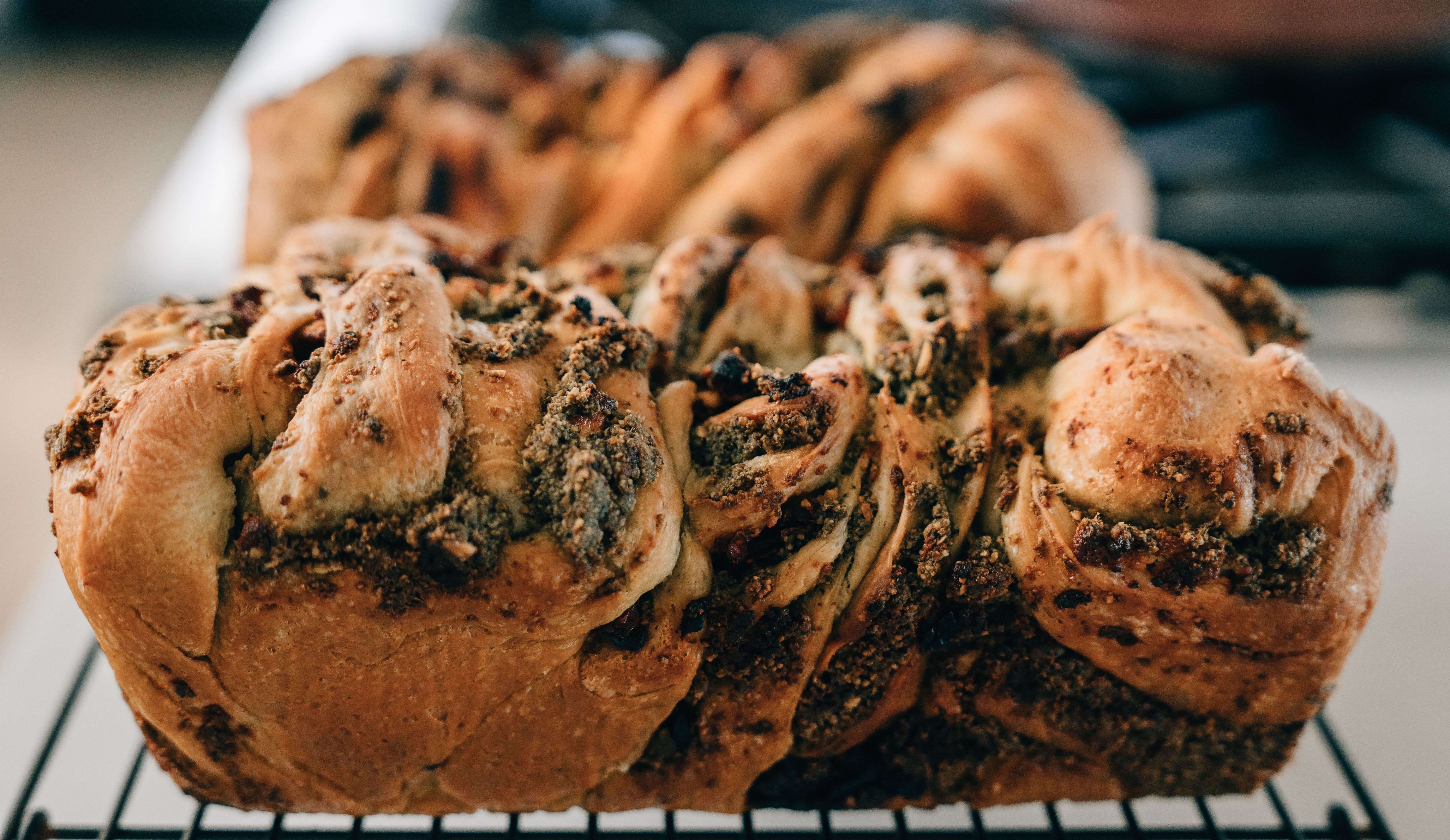 A loaf of bread on a cooling rack · Free Stock Photo