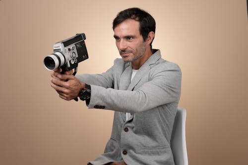 Δωρεάν στοκ φωτογραφιών με άνδρας, καθιστός, κάμερα