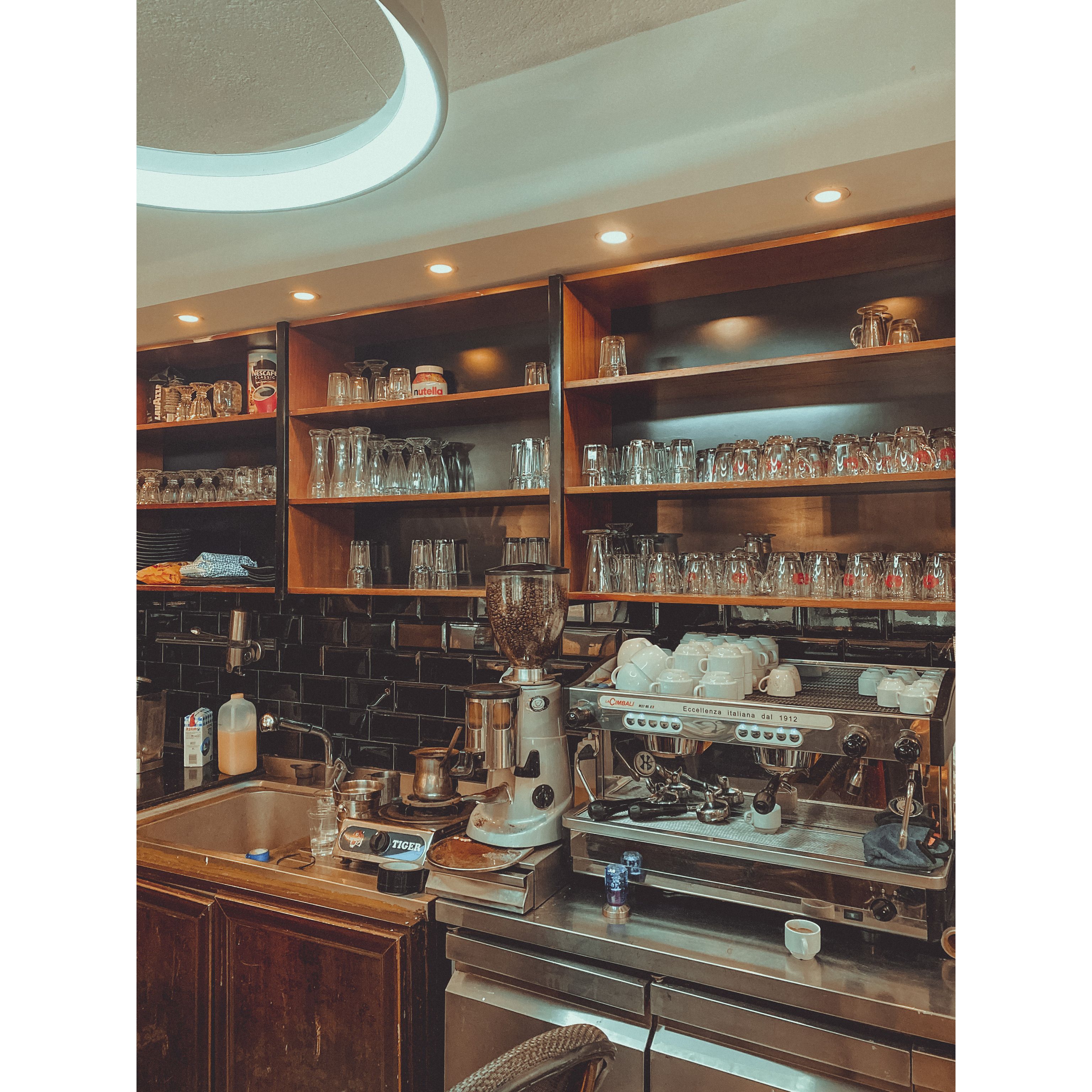 Cafe interior with espresso machine, photo on Pexels