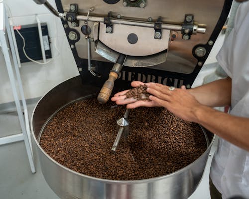 Gratis lagerfoto af hænder, kaffe, madfotografering