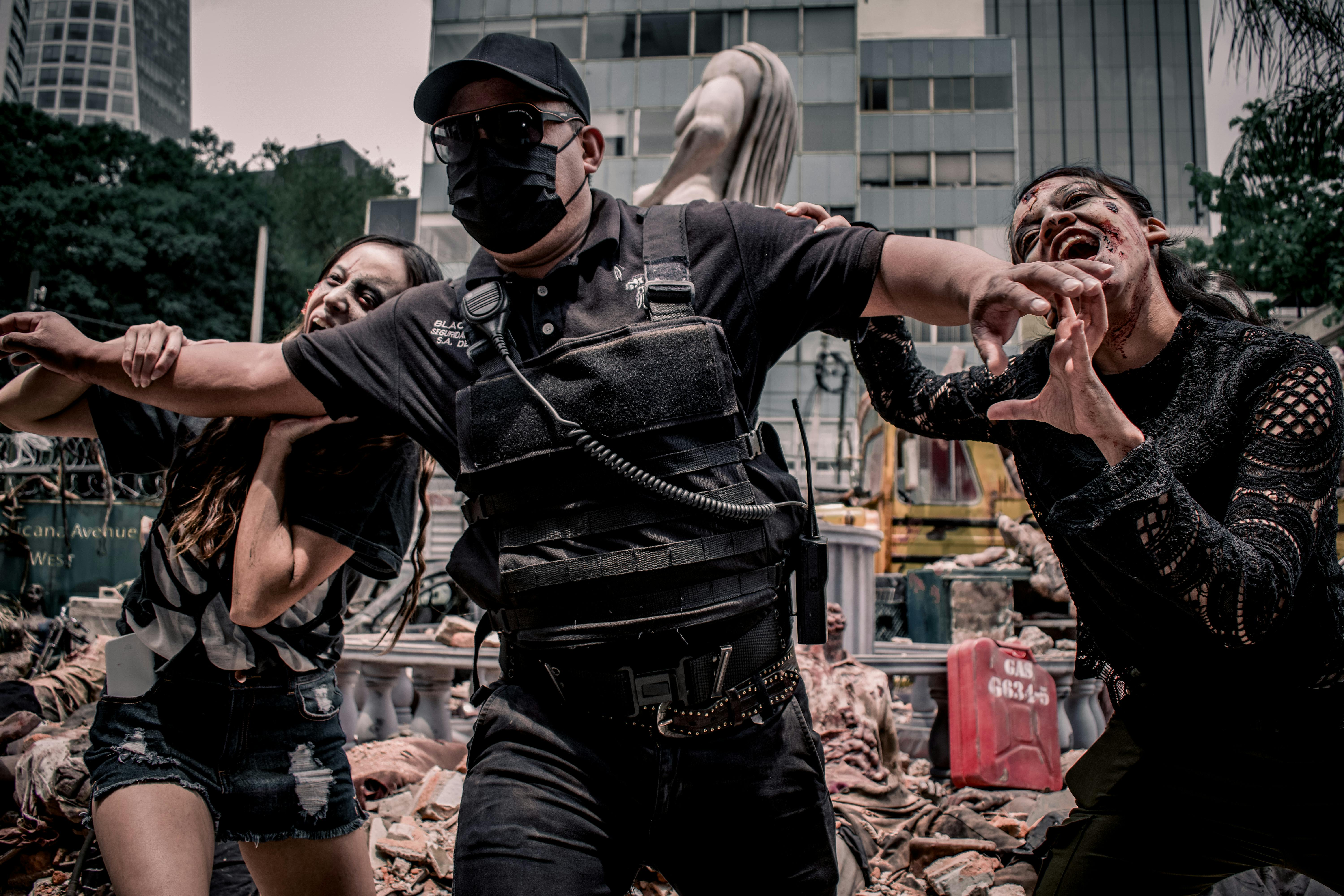 Zombis del Futuro/Zombies of the future