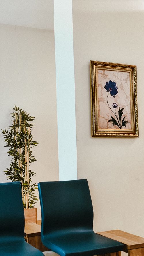 Free Elegant modern interior featuring blue chairs and floral wall art in a minimalist setting. Stock Photo