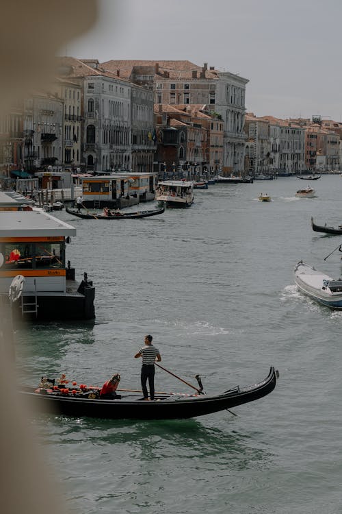 Immagine gratuita di architettura tradizionale, barche, canale