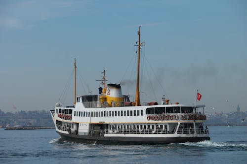 Kostenloses Stock Foto zu blauer himmel, fähre, istanbul