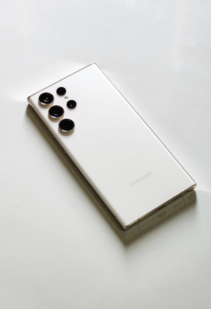 Samsung Galaxy S26 Ultra – zvonuri despre un model mai ușor